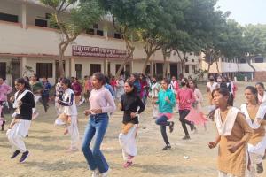 सुल्तानपुर : मुसीबत का डटकर सामना कर सकेंगी छात्राएंः डॉ. संतोष अंश                        