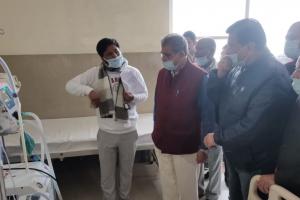 बरेली : मंत्री ने किया 300 बेड कोविड अस्पताल का निरीक्षण, ड्यूटी से नदारद मिले डॉक्टर