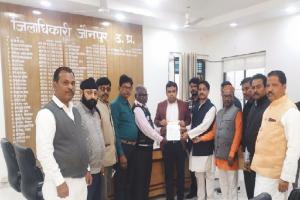जौनपुर : व्यापारियों ने जीएसटी टीम की छापेमारी का जताया विरोध