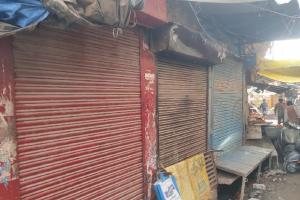 अयोध्या : गुटखा-पान मसाला और सर्राफा कारोबारियों ने गिराए शटर
