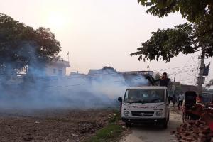 जौनपुर : मच्छर जनित रोगों से बचाव के लिए नगर पंचायत में फागिंग