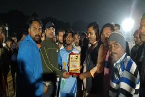 कबड्डी टूर्नामेंट : बालक वर्ग में दबंग एकेडमी हुजूरपुर और बालिका वर्ग में पयागपुर टीम रही चैम्पियन 