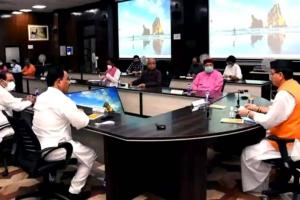 देहरादून: कोरोना एसओपी जारी करने को सीएम ने स्वास्थ्य विभाग की बैठक ली