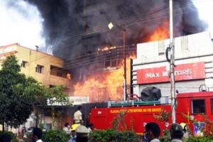 हैदराबाद में आग की चपेट में आई इमारत से एक व्यक्ति का कंकाल मिला 