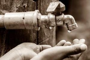 गरमपानी: सामुदायिक स्वास्थ्य केंद्र गरमपानी में पानी का अकाल