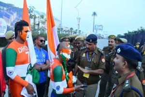 IND vs NZ 2nd T20 : मास्टर-ब्लास्टर सचिन के सुपर फैन सुधीर पहुंचे इकाना स्टेडियम, बढ़ाएंगे भारत का हौसला    