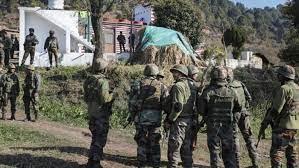 चंडीगढ़ : सेना के विशेषज्ञ विस्फोटक मिलने वाले जगह पर जांच करने पहुंचे