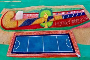 Hockey World Cup 2023 : ओडिशा के कलाकार ने बोतल के भीतर उकेरी हॉकी स्टिक और गेंद, जानें टूर्नामेंट के कुछ रोचक तथ्य
