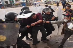 Peru: पेरू में सरकार के खिलाफ प्रदर्शन कुस्को तक पहुंचा, लोगों ने किया हवाई अड्डे पर कब्जा 