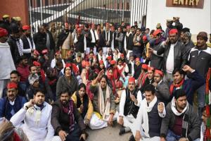 Lucknow से बड़ी खबर: पुलिस मुख्यालय पर प्रदर्शन के मामले में सपा नेताओं-कार्यकर्ताओं पर दर्ज हुआ FIR