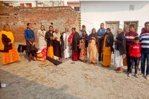 अयोध्या: समाजसेवी ने जरूरतमंदों को वितरित किया कम्बल व राशन