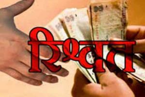 सीतापुर: हंगामा करते रहे फरियादी, नहीं पहुंचे बीडीओ, आवास के नाम पर 40 हजार रुपये मांगने का आरोप