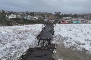 America में थम नही रहा भयंकर तूफान, सात लोगों की मौत