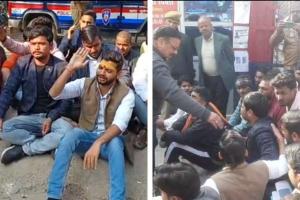 Kanpur News : बजरंग दल कार्यकर्ताओं ने गुजैनी थाना घेरकर की नारेबाजी, एसपी ने कार्यकर्ताओं को कराया शांत