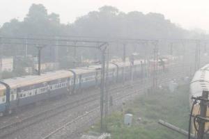 Kanpur Pollution News : लखनऊ से ज्यादा खतरनाक  शहर का प्रदूषण, AQI पहुंचा 295, धुंध छाने से लोग परेशान