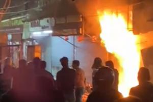 बरेली: शार्ट सर्किट से लगी कैमरे की दुकान में आग, लाखों का नुकसान