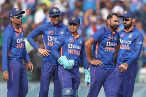 IND vs NZ 3rd ODI : तीसरे वनडे मैच के लिए इंदौर पहुंचीं भारत और न्यूजीलैंड की टीम, देखें वीडियो