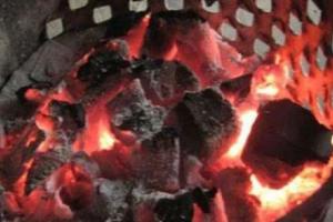 बरेली: ठंड बढ़ने से बढ़ी अंगीठी की मांग, कोयले के दाम हुए 50 रुपए किलो