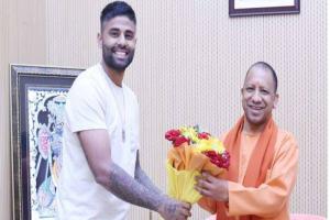 CM Yogi से मिले क्रिकेटर सूर्यकुमार, मुख्यमंत्री ने Twitter पर फोटो शेयर कर कुछ इस अंदाज में दी जानकारी