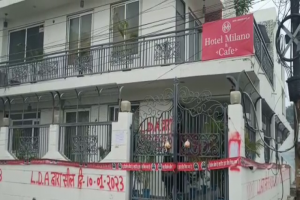 लखनऊ: होटल मिलानो एंड कैफे को LDA ने किया सील, साथियों संग संचालक ने जलाई थी मेजर की कार 