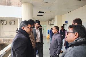 जौनपुर: जिलाधिकारी ने राज्य चिकित्सा महाविद्यालय का किया निरीक्षण, दिया निर्देश