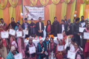 जौनपुर: कायाकल्प अवार्ड मिलने पर स्वास्थ्य कर्मियों का हुआ सम्मान 