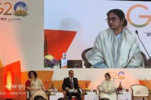 पश्चिम बंगाल विकास को मानवीय चेहरा देने में विश्वास करता है : CM ममता बनर्जी 