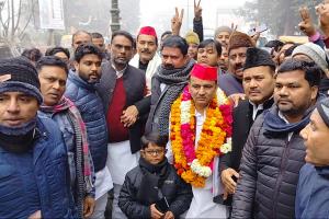 बरेली: समाजवादी पार्टी के प्रत्याशी शिव प्रताप सिंह यादव जोश-खरोश से अपना नामांकन कराने पहुंचे 