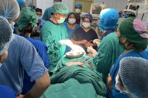 Tripura के CM ने जीता दिल, इलेक्शन कैंपेन छोड़कर बच्चे की सर्जरी करने पहुंचे अस्पताल