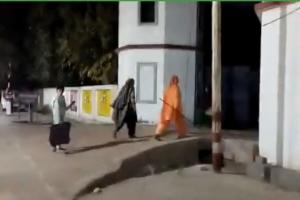 बरेली : बारादरी थाने में महिलाओं ने युवक के साथ की मारपीट, वीडियो वायरल 