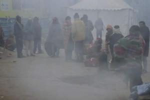 बरेली: ठंड से ठिठुरे लोग सुबह से छाए रहे बादल, बारिश शुरू