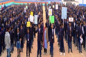 अयोध्या : जयपुरिया स्कूल के बच्चों ने बनाई मानव श्रृंखला 