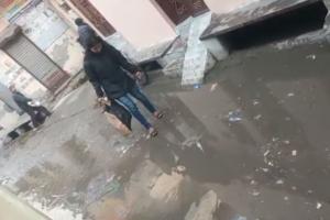 बरेली : बिन बारिश गुलाबनगर गौरी शंकर मंदिर जाने वाले मार्ग पर जलभराव, राहगीर परेशान