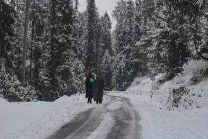 कश्मीर में अधिकांश जगहों पर न्यूनतम तापमान में गिरावट, पारा शून्य से नीचे जाने की संभावना