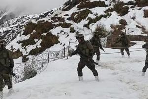 बर्फ से ढके किश्तवाड़ से सेना और वायुसेना ने गर्भवती महिला को निकाला 