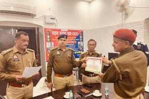 हरदोई: सड़क सुरक्षा माह के समापन पर सीओ ट्रैफिक ने 49 प्रतिभागियों को सौंपे प्रशस्ति पत्र 