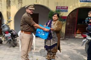 ई-रिक्शा में गहने और रुपयों से भरा बैग भूली महिला, हरदोई पुलिस ने एक घंटे में ढूंढकर दिलाया वापिस