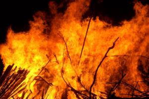 सुलतानपुर: शार्ट सर्किट से लगी आग में गृहस्थी जलकर राख, दो लाख का हुआ नुकसान 