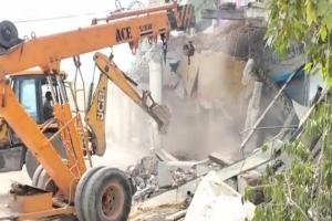 हल्द्वानी: बनभूलपुरा में अवैध निर्माणों पर गरजी जेसीबी