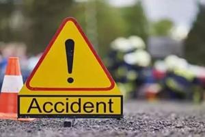 लखीमपुर खीरी में कार-ट्रैक्टर की टक्कर में दो व्यक्तियों की मौत, कई अन्य घायल 