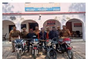 बहराइच पुलिस के हाथ लगी बड़ी सफलता, चोरी की चार बाइक संग तीन शातिर चोरों को किया गिरफ्तार