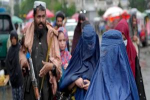 अफगानिस्तान : अकेली महिलाओं-विधवाओं के लिए तालिबान शासन में आजीविका कमाना हुआ मुश्किल 