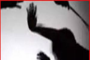 फिरोजाबाद: शिकोहाबाद में मासूम छात्रा की शिक्षिका ने की बर्बरता से पिटाई, अभिभावक पहुंचे थाने