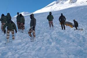 हिमाचल प्रदेश: भारी हिमपात के बीच दारचा छीका में सर्च ऑपरेशन स्थगित