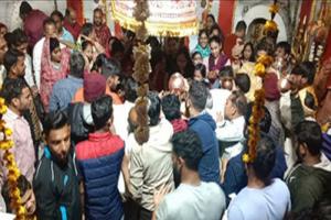 Mahashivratri 2023: वीरांगना नगरी झांसी में महाशिवरात्रि पर शिवालयों में उमड़ी भक्तों की भीड़