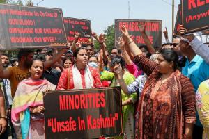 लक्षित हत्याएं: विरोध कर रहे कश्मीरी पंडित कर्मचारियों ने घाटी के बाहर पुनर्वास की मांग दोहराई 