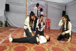 रामपुर: गायन-नाटक के साथ फैंसी ड्रेस-शो में विद्यार्थियों का जलवा
