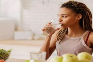 इन फ्रूट्स को खाने के फौरन बाद न पिएं पानी, आपकी सेहत के लिए हो सकता खतरा
