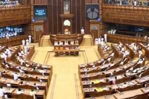 UDF विधायकों का केरल विधानसभा में हंगामा, सदन की कार्यवाही स्थगित 