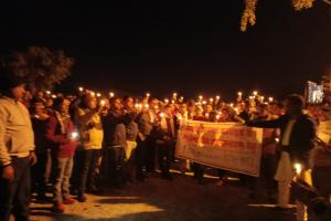 बहराइच : अंतर्जनपदीय स्थानान्तरण की मांग को लेकर शिक्षकों ने निकाला कैंडल मार्च